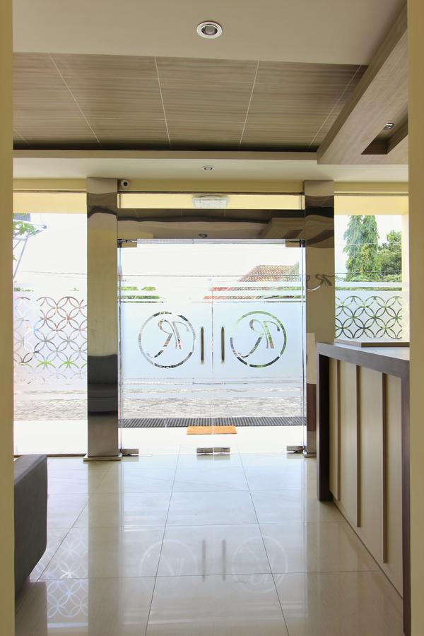 Rivisha Hotel Maguwo Exterior photo