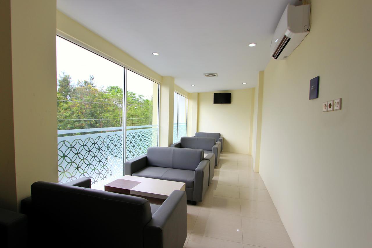 Rivisha Hotel Maguwo Exterior photo